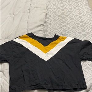 black cropped t-shirt with v pattern